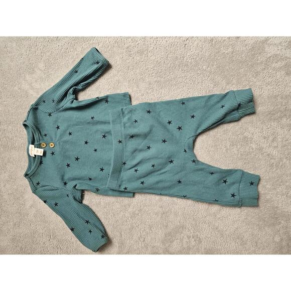 New Cat And Jack Infant Dark Green With Stars Long Sleeve Pajama Set Size 3-6M - Picture 1 of 2